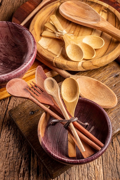 Кухонные принадлежности на столе