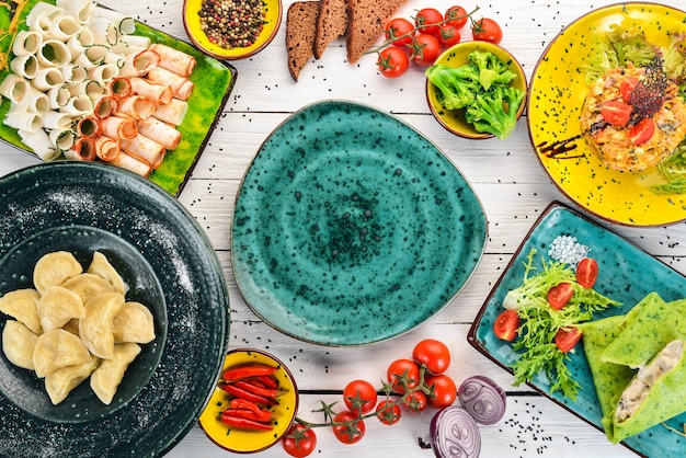 Тарелки с едой